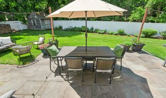 8 Glenwood Dr, Darien, CT 06820