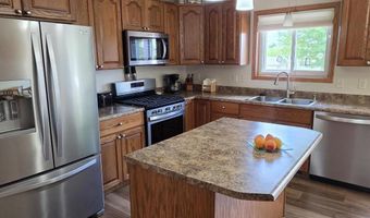 1005 Plum Ln, Aberdeen, SD 57401