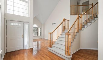 2 BOICE Ln, Belle Mead, NJ 08502