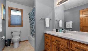 512 W ROLLING MEADOWS Ln, Appleton, WI 54913