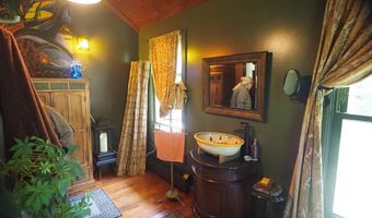 759 Young's Corners Rd, Amsterdam, NY 12010