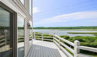 96 Starr Dr, Narragansett, RI 02882