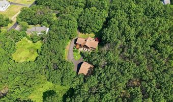 14 E Point Rd, Albrightsville, PA 18210