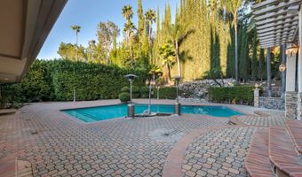 4446 Hayvenhurst Ave, Encino, CA 91436