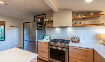 390 4TH St SW, Bandon, OR 97411