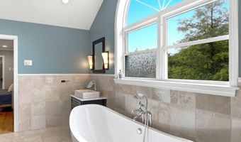 11 Wendover Way, Bedford, NH 03110