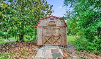 219 E Clinton St, Autryville, NC 28318