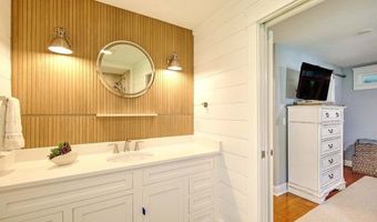 46 Channing Rd, Narragansett, RI 02882