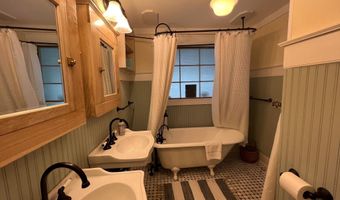 204 CORAL St, Beach Haven, NJ 08008