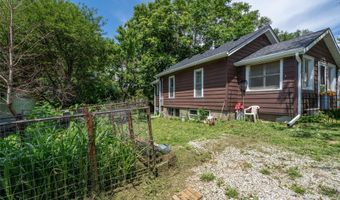 121 Cherry Ave, Ames, IA 50010