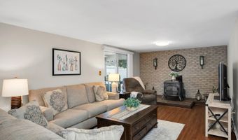 749 Park Ave, Belford, NJ 07718