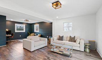9817 FERNWOOD Rd, Bethesda, MD 20817