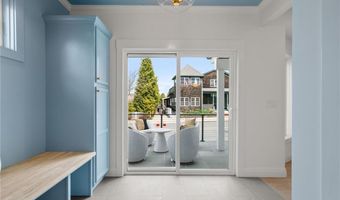 7 Wellington Ave, Newport, RI 02840