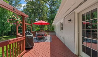 8605 ARDFOUR Ln, Annandale, VA 22003