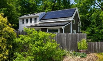 77 N High St, Clinton, CT 06413