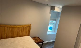 46 Follett Rd, Narragansett, RI 02882