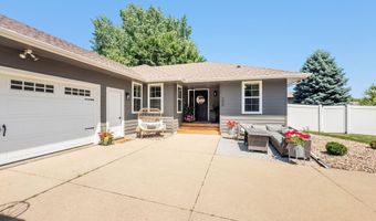 208 W Chapelwood Dr, Brandon, SD 57005