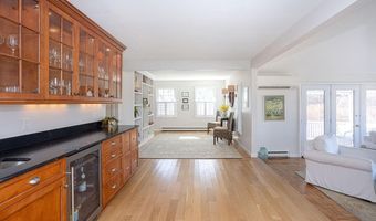 8 Key Ct, Newport, RI 02840
