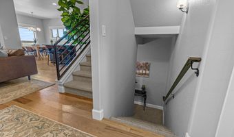969 Camelot Dr, Ashland, OR 97520