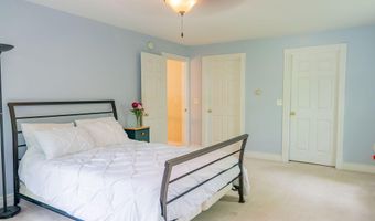 24 Surrey Ln, Falmouth, ME 04105