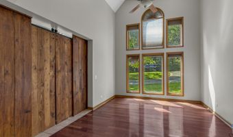 2 Echowood Dr, Algonquin, IL 60102