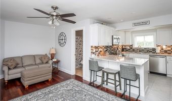 203 Fenner Ave 5, Middletown, RI 02842