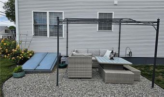 3 Bank St, Cranston, RI 02920