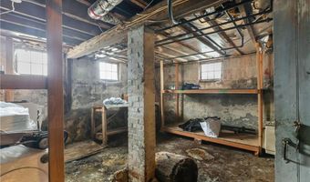 95 School St, Lincoln, RI 02865