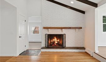 25 Stoneham St, Cranston, RI 02920