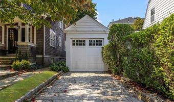 41 Hunter Ave, Newport, RI 02840