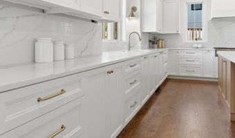 7705 HOLIDAY Ter, Bethesda, MD 20817