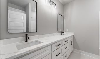 44 Cresswell Dr, Bella Vista, AR 72714