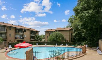 118 MONROE St #211, Rockville, MD 20850