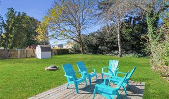 17 Wood Rd, Middletown, RI 02842