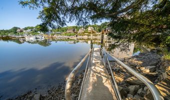 5 Shore Dr, Branford, CT 06405