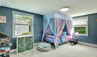 70 Boyce Ave, Barrington, RI 02806