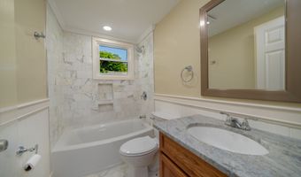 198 Shore Dr, Branford, CT 06405