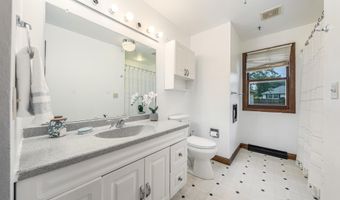 2725 S JACKSON St, Appleton, WI 54915
