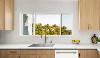 5 Yellow Brick Rd, Rancho Palos Verdes, CA 90275