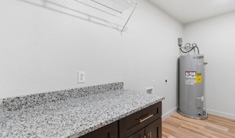 915 S Hudson Ave, Aurora, MO 65605