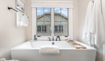 26 S Chestnut Ave, Arlington Heights, IL 60005