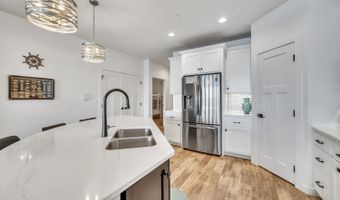 570 Linden Dr, Arnolds Park, IA 51331
