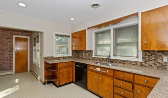 1208 Rapids St, Adel, IA 50003