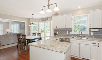 565 Walnut Ridge Trl, Aurora, OH 44202