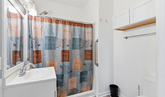 520 Bookter St, Bay St. Louis, MS 39520