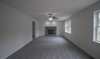 111 Center Dr, Blakeslee, PA 18610