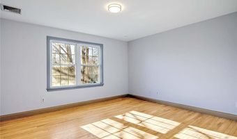 6 Grandstand Dr, Lincoln, RI 02865