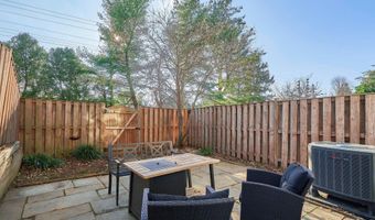 6617 MEDINAH Ln, Alexandria, VA 22312