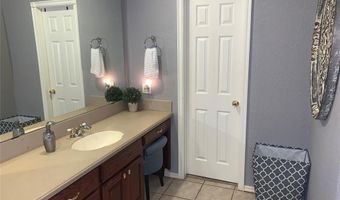 2210 Lakewood Dr, Chickasha, OK 73018