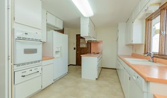 164 Park Pl, Arnolds Park, IA 51331